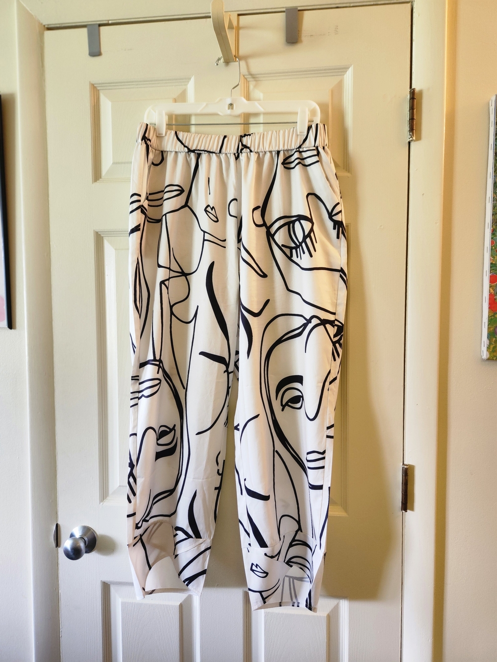 Abstract Face Print Elastic Waist Women's Pants — White/Black